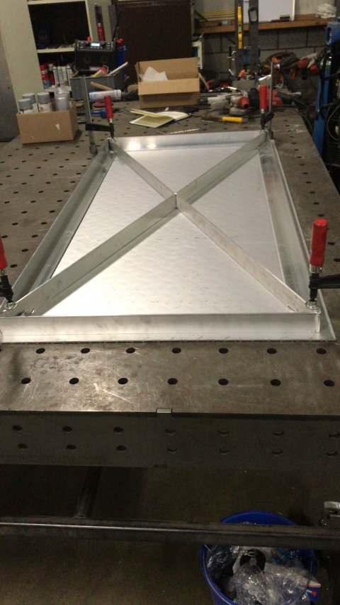 Aluminium pompput deksel met draagconstructie (4)