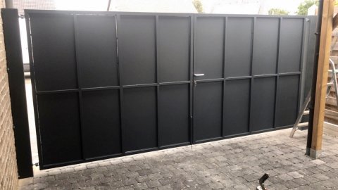 Grote stalen poort structuur poedercoat ral 7016 afsluitbaar met cilinderslot (2)